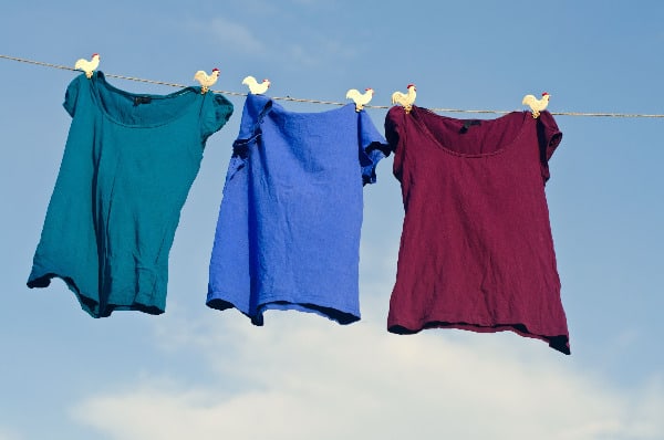 5 Quick & Easy Ways to Wash Dark Clothes So They Last